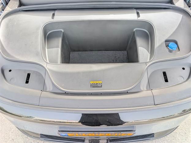 גם לזיקר 7X יש אחד, אבל קטן יותר. רק ל-G6 אין, גם לא בגרסאות ההנעה האחורית