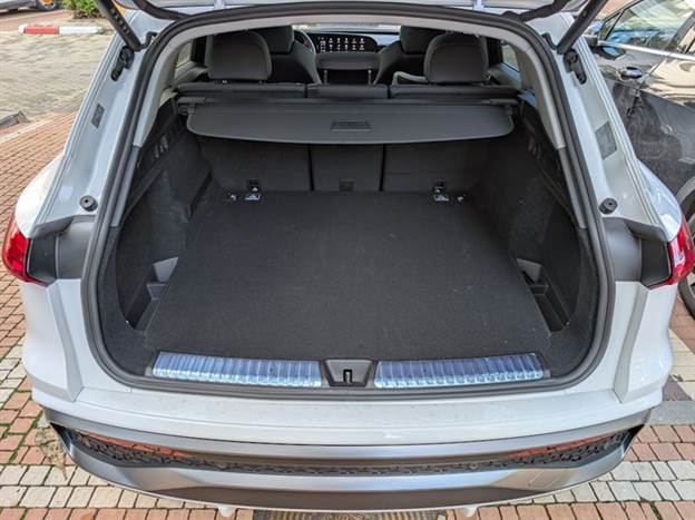 תא מטען גדול ושימושי, למרות שבפלאג-אין הוא מוותר על 82 ליטר לעומת הבנזין