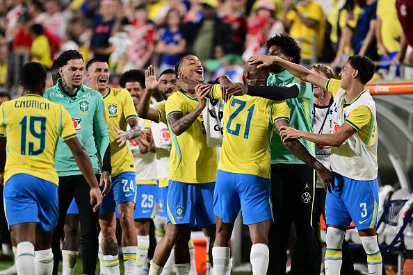 שחקני ברזיל חוגגים (Getty)