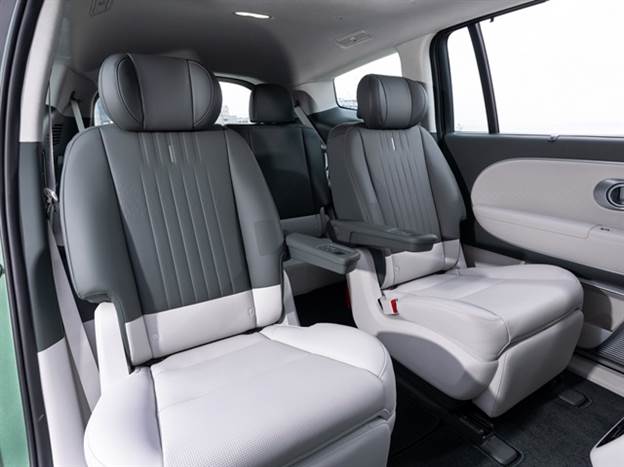 עם 7 מושבים או 6 מושבים ושני מושבי קפטן מפנקים