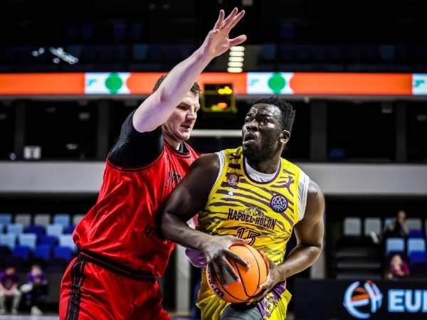(FIBA)