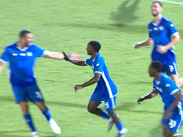 חגג בבכורה. דיקסון מוחמד