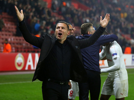 בכר. יצליח להוריד את השחקנים לקרקע? (getty)