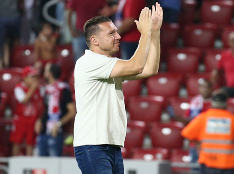 גורם לשחקנים לפחד ממנו, אך גם לאהוב אותו (אלן שיבר)