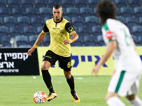 כחילה. סוכנו יישב עם טביב (דני מרון)