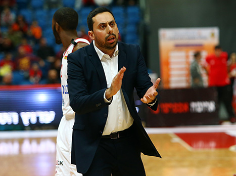 החליף את פיאניג'אני על הקווים. מאור (מנהלת הליגה, אודי ציטיאט)