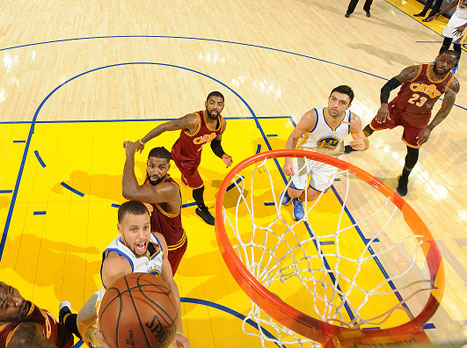 שיחק מצוין הלילה. סטף קרי עולה לסל (getty)