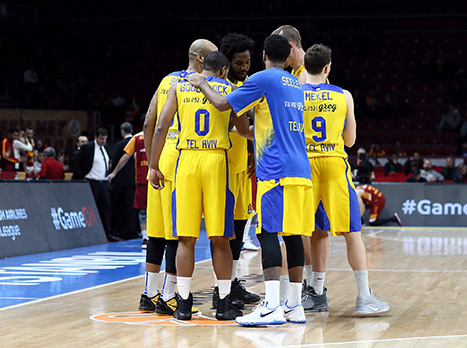 מה יהיה הסוף? שחקני מכבי ת"א בטורקיה (getty)