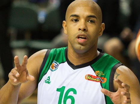 ורגאס. קרב קשה לחיפה בנהריה (צילום: מנהלת הליגה)