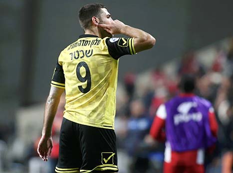 האליל החדש בבירה. איתי שכטר (צילום: אלן שיבר)