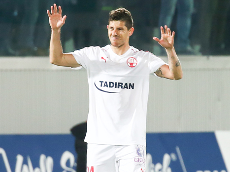 הגיבור של הפועל ב