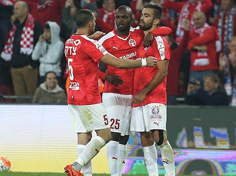 "יש לנו את המאמן הכי טוב בארץ בפער עצום" (צילום: אלן שיבר)