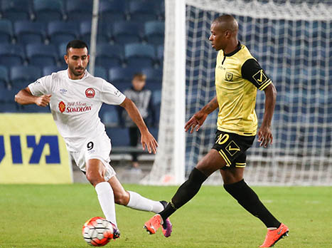 אודל. "גם ככה הוא לא רוצה לשחק פה וכל הזמן מתלונן שהוא פצוע" (דני מרון)