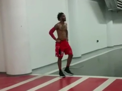 אדריאן בנקס גנב את ההצגה