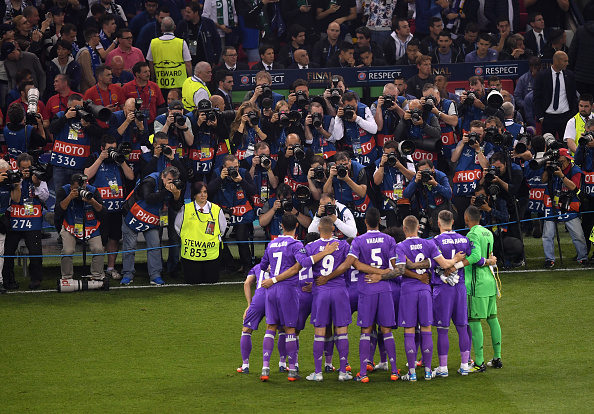 הפיינליסטיות עלו לכר הדשא (getty)