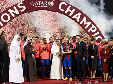 ברצלונה עם חברת התעופה. הספורט הוא מתחומי ההשקעה האהובים על הקטארים (Getty)