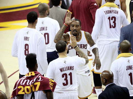 בדיוק כמו ב-2016, הסדרה חזרה לאוקלנד במצב של 1:3 לטובת גולדן סטייט (getty)