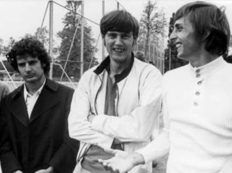 קלדרון וקרויף באייאקס. ממחיש את ההבדל העיקרי בין ג'ורדי לישראלים