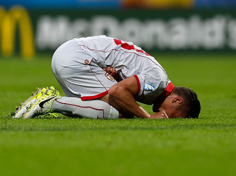 שחקני מקדוניה מעדיפים לא להסתכל (getty)