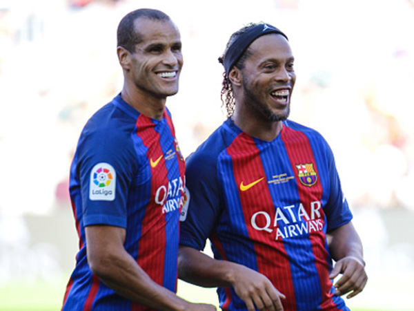 רונאלדיניו וריבאלדו היו מחויכים, אבל החמיצו בלי סוף (Getty)