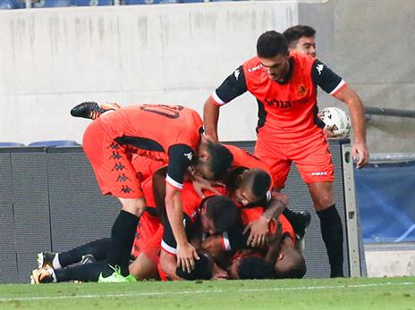 עדיין לא השלים את הסגל. אבוקסיס (אלן שיבר)