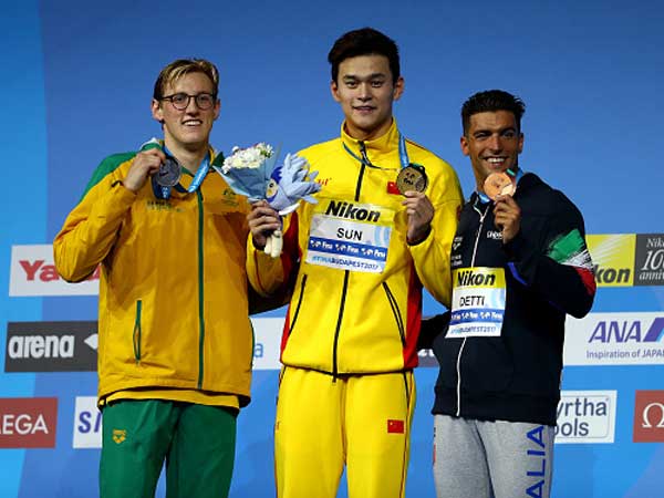 רק לוכטה ופלפס מקדימים אותו. סון יאנג עם המדליה (Getty)