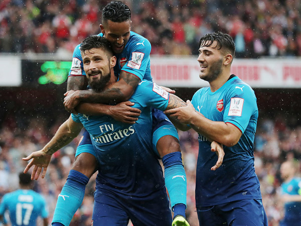 נראית מוכנה לדבר האמיתי. ארסנל חוגגת (getty)