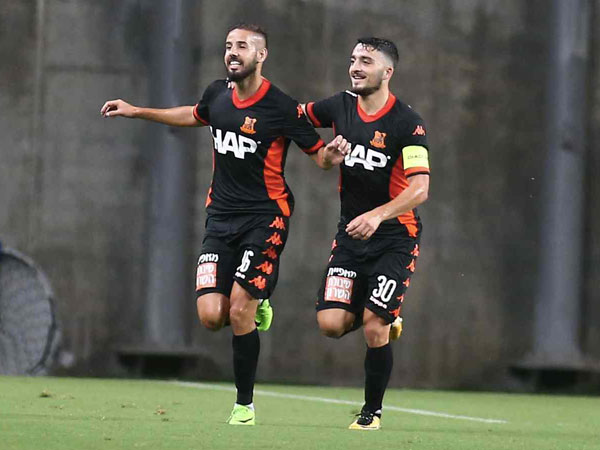 דייק מהנקודה. גבאי (אלן שיבר)