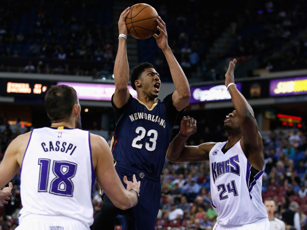 לנדרי לצד כספי במדי סקרמנטו. הישראלי המליץ? (Getty)