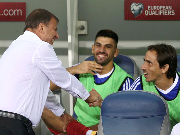 בניון על הספסל של אלישע. "קשה לחלום על הישג כזה בתחילת הדרך" (אלן שיבר)