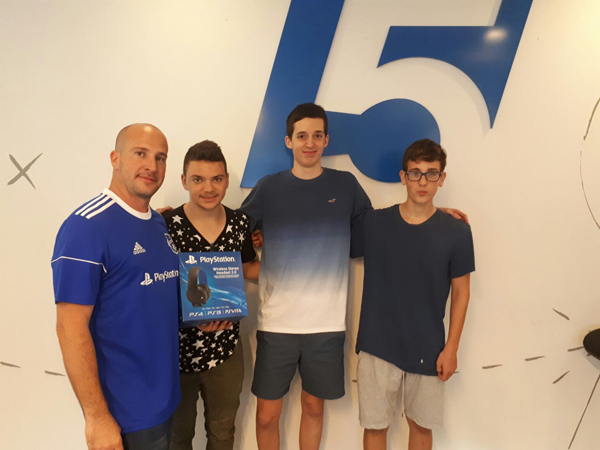 משמאל לימין: רן דרורי, מנהל Oleague, דן גיא, עומרי ויגודמן, ואורי סלבין