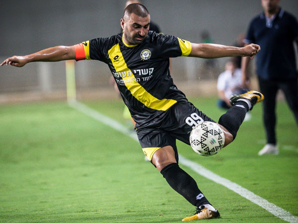 חוזר לעניינים. לוי (עודד קרני)