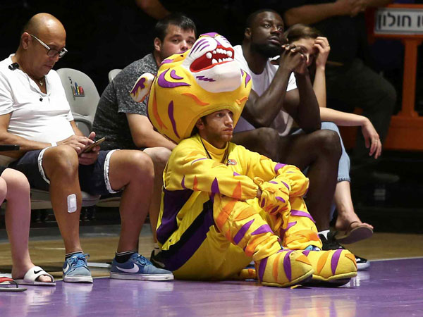 גם הקמע היה מתוסכל (אלן שיבר)