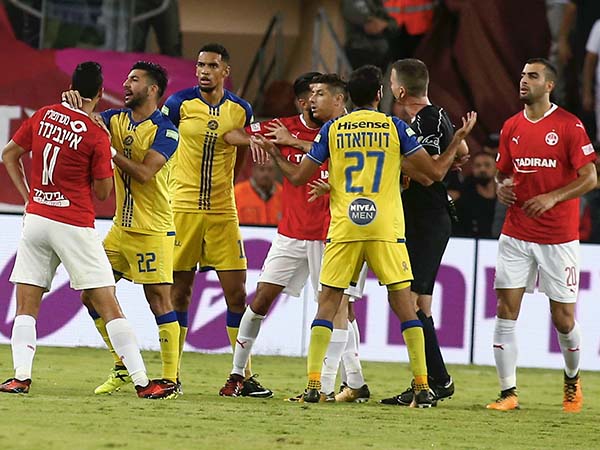 הרבה עצבים, מעט כדורגל (אלן שיבר)