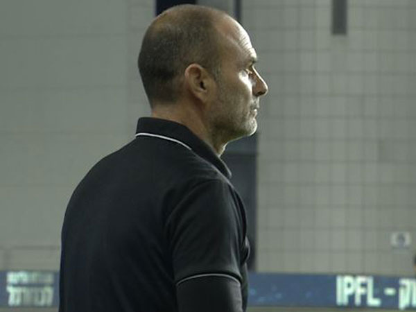 איוניר. בצרות צרורות