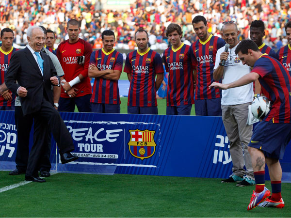 מסי עם שמעון פרס, בביקורו בישראל 2013 (Getty Image)