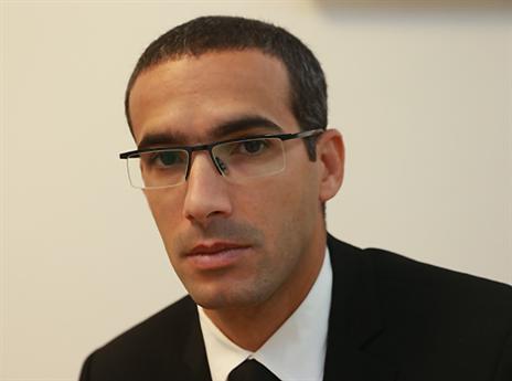 עו"ד שחר חצרוני. האוהד שחרור לביתו