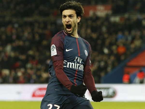 פסטורה. התכבד בשני (PSG Officiel)