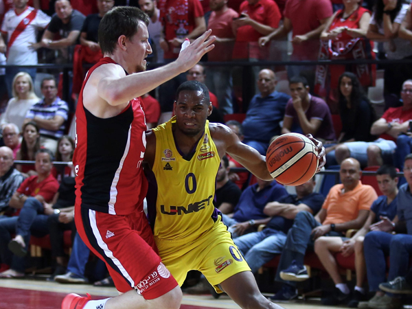 האוורד ישוב לסגל (אלן שיבר)