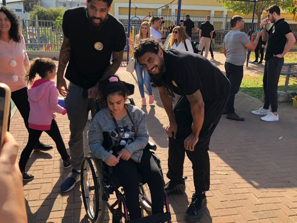 גם הפועל חולון חגגה את חג החנוכה