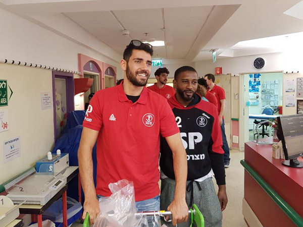 "הכדורסל בצד"