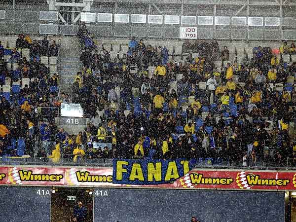 חזרו בידיים ריקות. אוהדי מכבי ת"א (אלן שיבר)