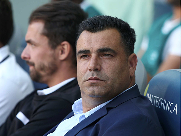 קורצקי. בצוות המקועי ניחמו את השחקנים (אלן שיבר)