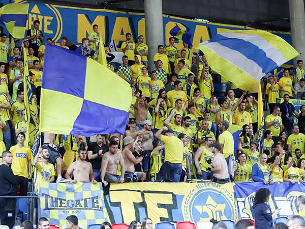 נוכחות נאה ביציעים (דני מרון)