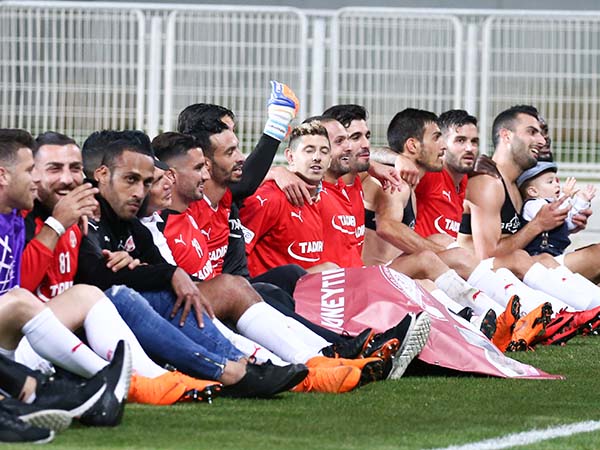 חגיגות בסיום. "לא משחק גדול, אבל כולם נתנו את הנשמה" (דני מרון)