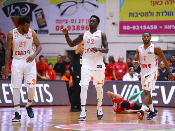 ניצחון גדול על האדומים (מנהלת הליגה)