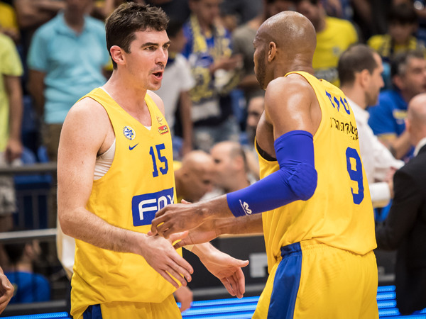 טיוס וכהן חוגגים בסיום (צילום: עודד קרני)