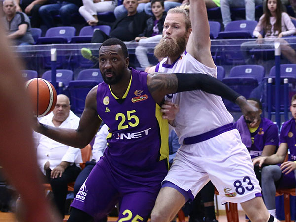 המילטון, הצגה בדרך למקום הראשון. (באדיבות מנהלת הליגה)