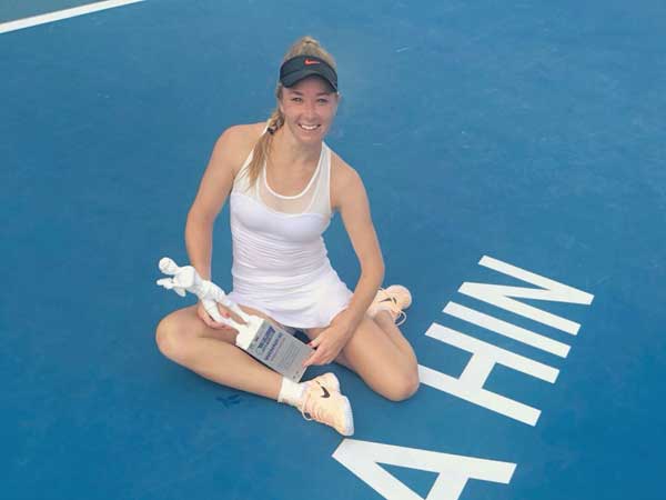 גלושקו עם הגביע (איגוד הטניס)