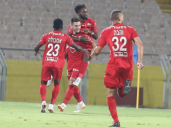 ניצחון רשמי ראשון העונה לרעננה (צילום: אלן שיבר)